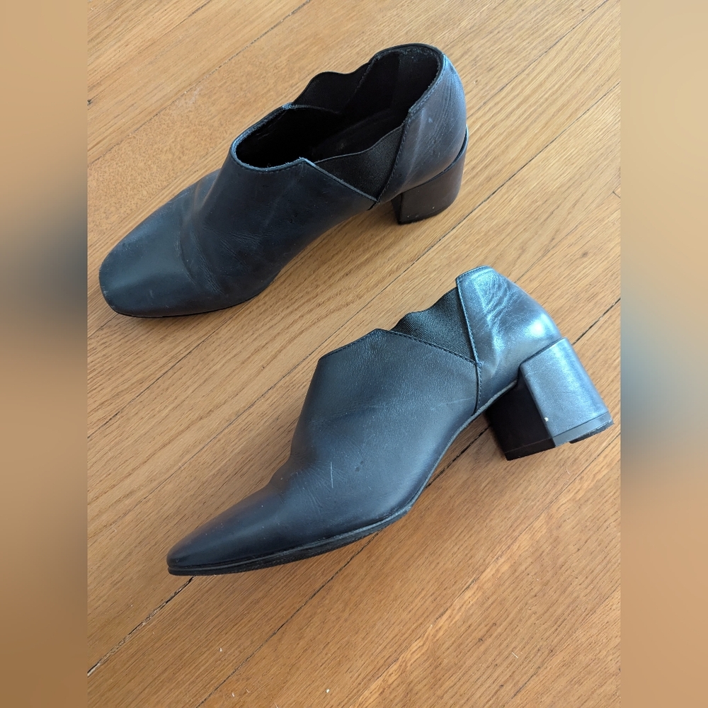 Magro Cardona midnight blue mules